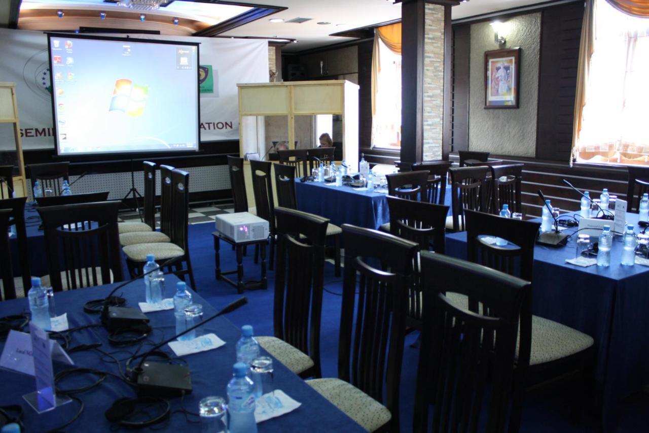 Kukes Hotel Bar Restaurant America מראה חיצוני תמונה